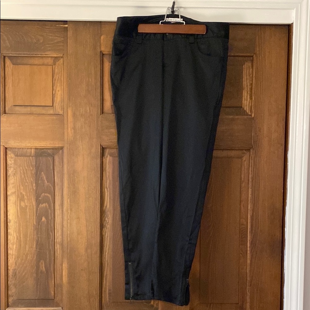 Alice + Olivia black satiny stretch straight leg zip ankle trousers 6